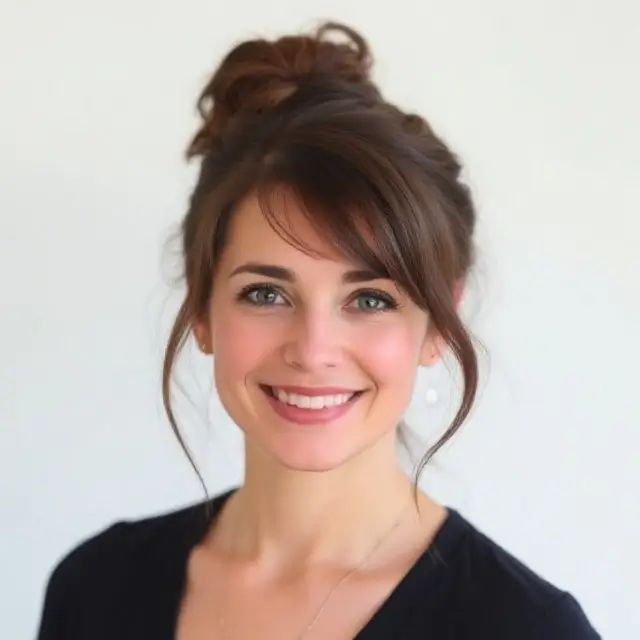 Headshot of Amelia Hayes